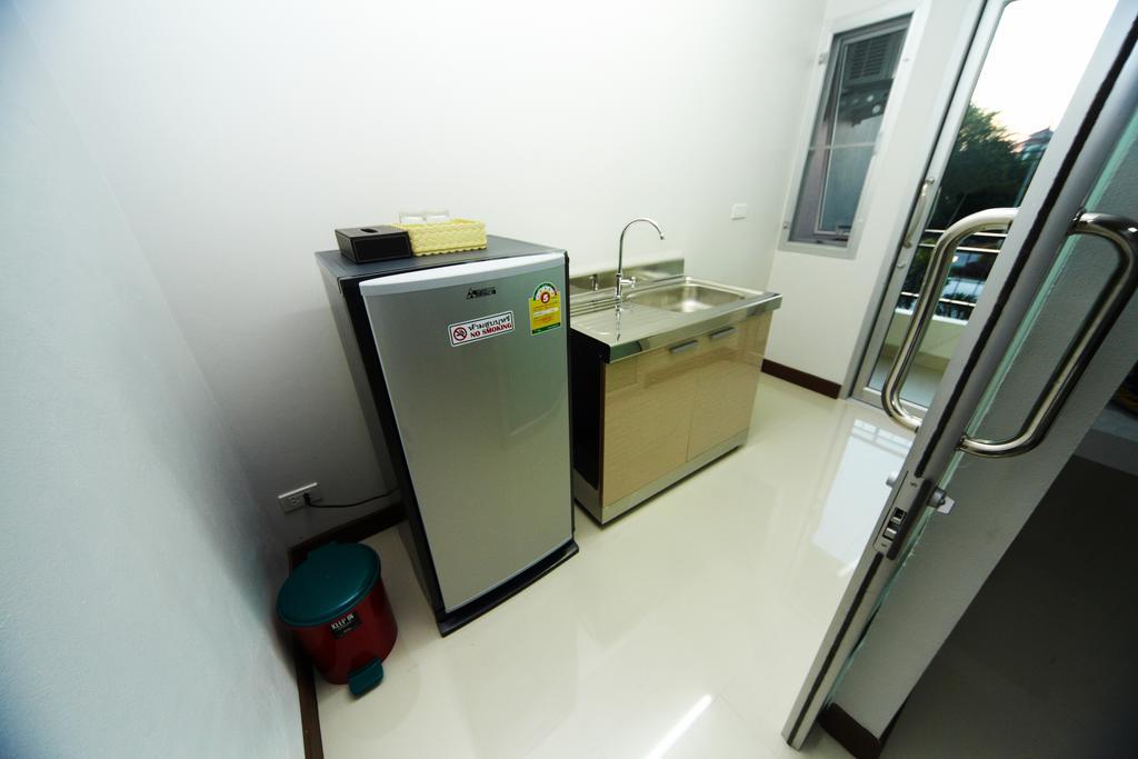 Central Place Serviced Apartment Chonburi Bagian luar foto