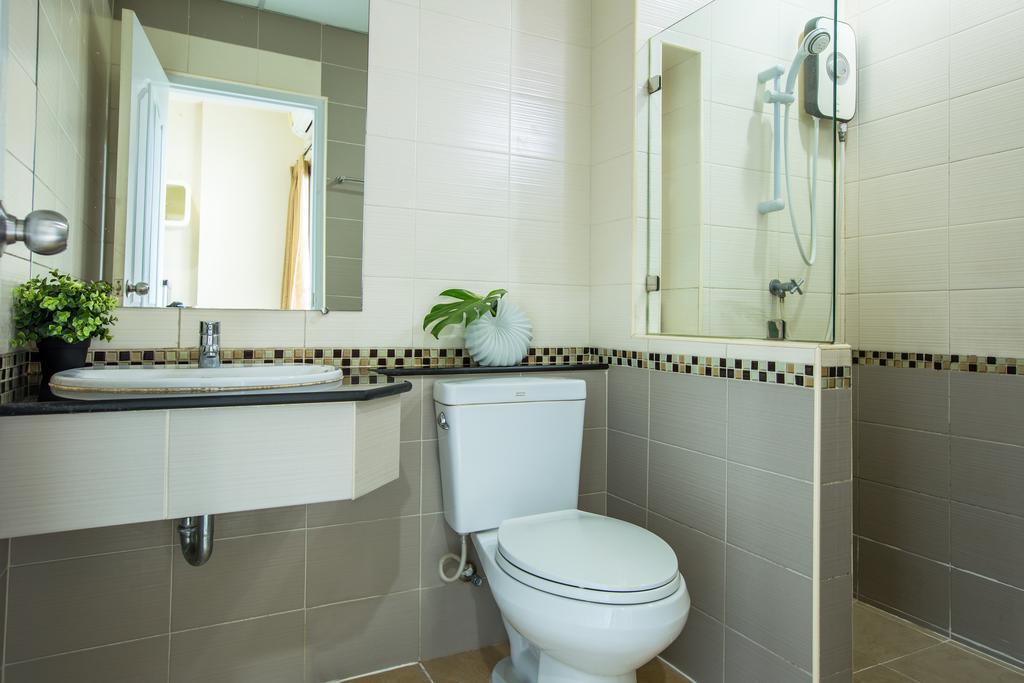 Central Place Serviced Apartment Chonburi Bagian luar foto